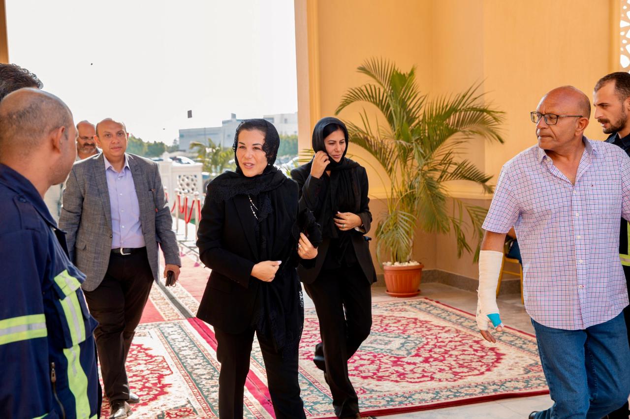 ياسمين خميس وشقيقتها فريدة