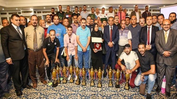 رئيس البريد يكرم العاملين المتميزين على مستوي الجمهورية