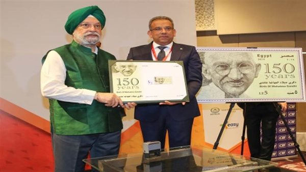  البريد تصدر طابع بريد تذكاري بمناسبة مرور 150 عام على ميلاد الزعيم غاندي