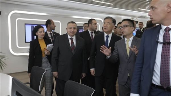 رئيس المجلس  الاستشاري الصيني و وكيل مجلس النواب المصري يزوران هواوي مصر