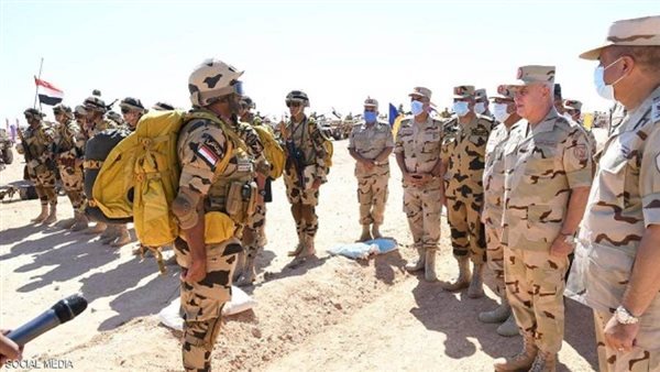 رئيس الأركان المصري يتفقد الاستعداد القتالي بالاتجاه الغربي