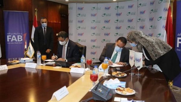 البريد وبنك أبو ظبي الأول يوقعان بروتوكول تعاون في مجال تنظيم الخدمات المالية وارساء قاعدة الشمول المالي