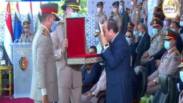 السيسي يخرج دفعة جديدة من طلبه المعاهد والكليات العسكرية