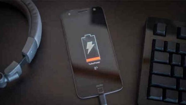 البرلمان الأوروبي يوافق على إجبار شركات التكنولوجيا على تصنيع شاحن مُوحد