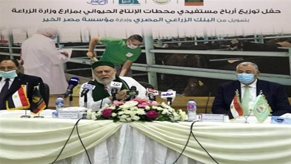 بحضور القصير وجمعة وفاروق.. توزيع أرباح مشروع مزارع الإنتاج الحيوانى على 300 شاب من المستفيدين