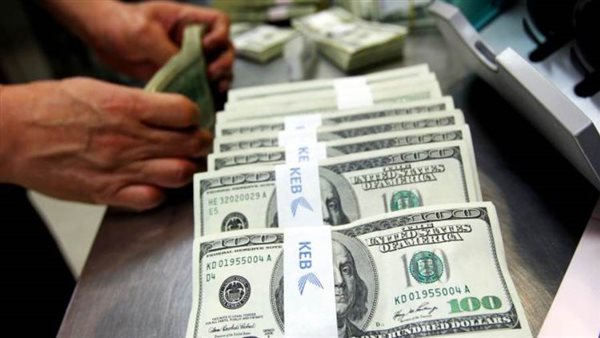 الدولار يفاقم خسائره بعد أسبوع من التراجع لأدنى مستوى فى عامين ونصف العام