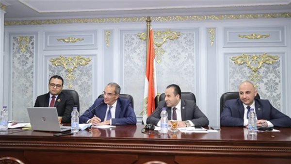 وزير الاتصالات : 5.5 مليار جنيه استثمارات خلال العام الحالى لاستكمال خطة رفع كفاءة الانترنت