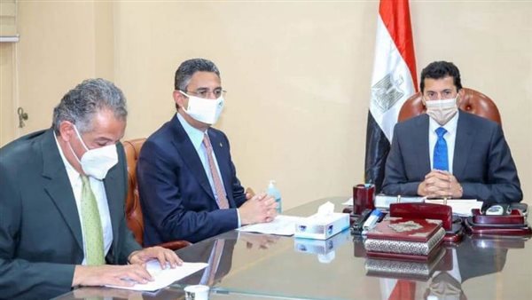 وزير الشباب يلتقى رئيس البريد لبحث اوجه التعاون وتقديم خدمات متميزة بمراكز الشباب