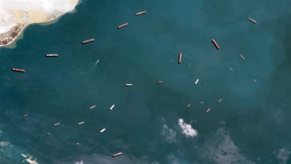 321 سفينة إجمالي عدد السفن المنتظرة جراء واقعة جنوح السفينة بقناة السويس 