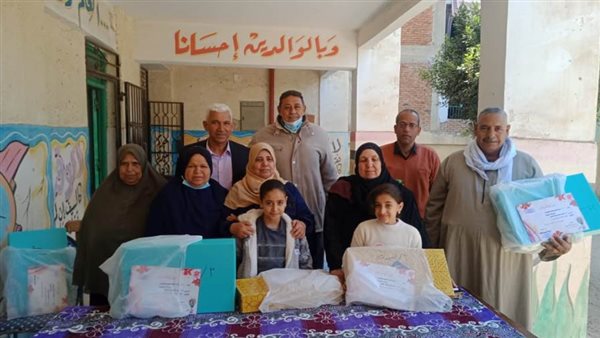 مدرسة الترعة الجديدة تكرم 5 من موظفيها لبلوغهم سن التقاعد