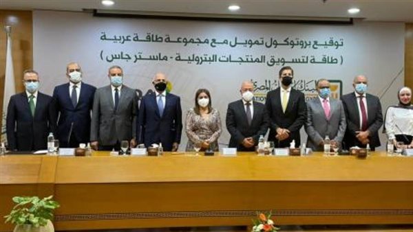 البنك الأهلي المصري و«طاقة عربية» يوقعان عقود تمويلية بقيمة 916 مليون جنيه