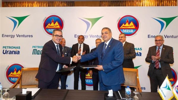 شركة EV  للخدمات البترولية ومصر للبترول يوقعان عقد لخلط وتعبئة الزيوت  