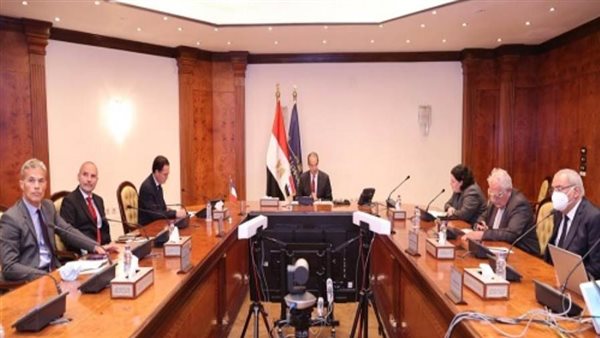  وزير الاتصالات يبحث مع شركات فرنسية بناء شراكات لتطوير حلول الذكاء الاصطناعى لإدارة المدن الذكية