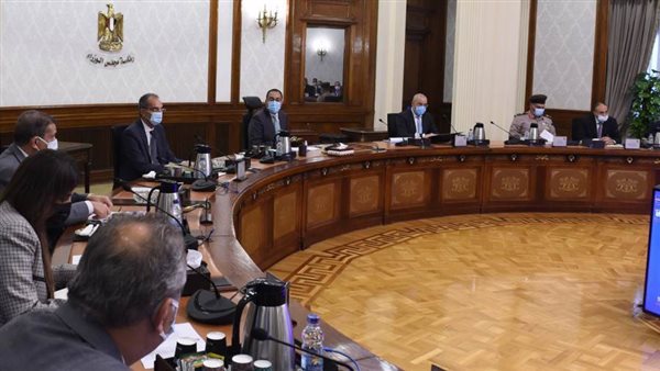 رئيس الوزراء يتابع تنفيذ مشروعات البنية التحتية لشبكات الاتصالات بالعاصمة الإدارية