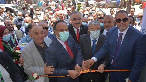 محافظ المنيا يفتتح فرع البنك الأهلي بمجمع المصالح بمركز ملوي