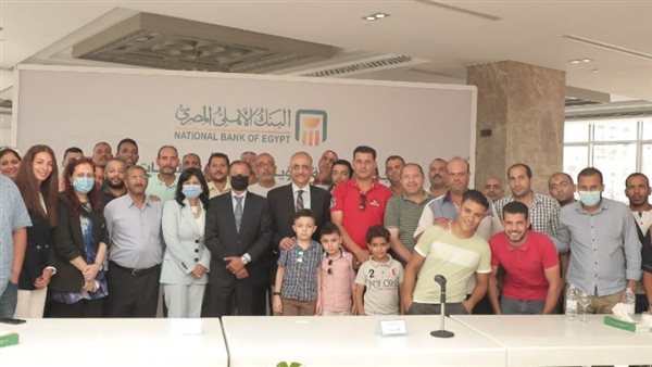 البنك الأهلي يسلم 150 دراجة للفائزين بالمرحلة الأولى لحملة بطاقات ميزة