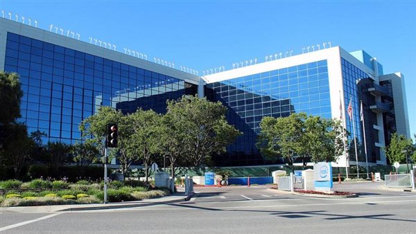 إنتل تسرّع عجلة الابتكار لعمليات تجميع وتغليف المكوّنات الإلكترونية وشرائح المعالجات