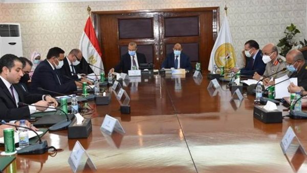 وزير التنمية المحلية يتابع مع 18 محافظاً اجراءات توفير الأراضي المطلوبة لمشروعات برنامج تطوير الريف  