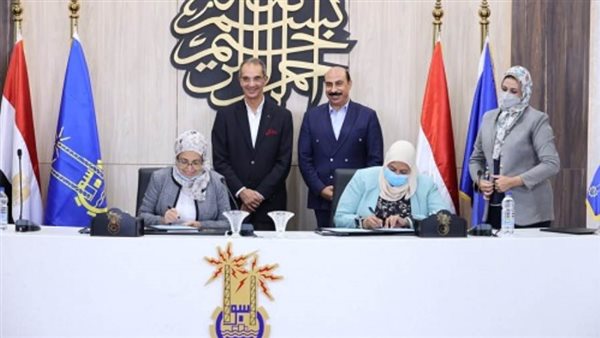  وزير الاتصالات يفتتح ويتفقد عدد من المشروعات بمحافظة أسوان