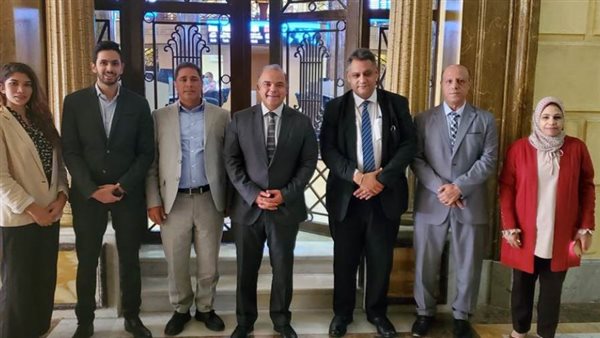 رئيس البورصة يبحث مع قيادات 