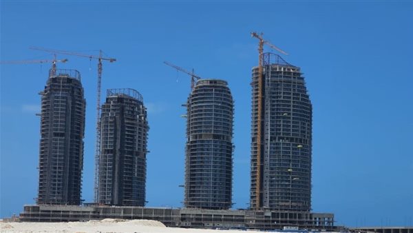 وزير الإسكان: الانتهاء من الهيكل الخرسانى لـ 15 برجا في العلمين الجديدة