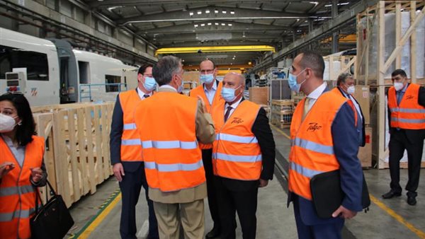 وزير النقل يتفقد مصانع شركة تالجو الإسبانية لمتابعة خطوط إنتاج القطارات