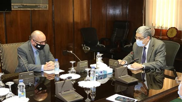 شاكر يبحث مع سفير قبرص بالقاهرة مستجدات مشروع الربط الكهربائى بين البلدين