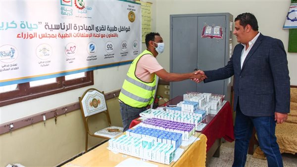 محافظ الغربية ورئيس مجلس أمناء صناع الخير يتفقدون قافلة للعيون بحنون بالغربية