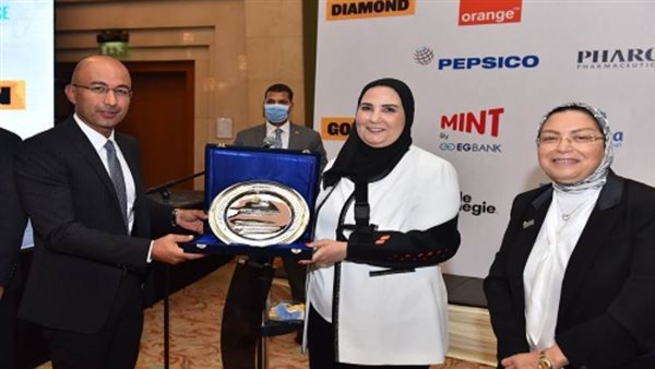   اورنچ مصر تهنيء جامعة 6 اكتوبر بالفوز بمسابقة 