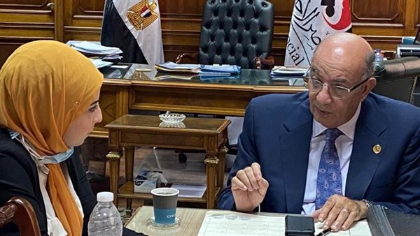 بنك ناصر يقلد «فتاة» منصب العضو المنتدب لمدة يوم واحد احتفالًا بيوم الفتاة العالمي