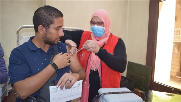 غرفة القاهرة تبدأ حملة طبية لمساعدة منتسبيها وموظفيها على تلقى لقاح كورونا