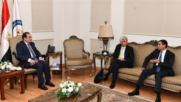 وزير البترول يبحث مع وفد البنك الدولي تحويل مصر لمركز إقليمي للطاقة