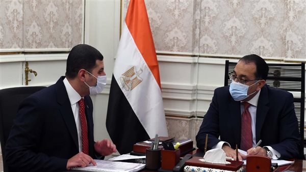 مدبولي يتابع مع الرئيس التنفيذي للهيئة العامة للاستثمار والمناطق الحرة أنشطتها 