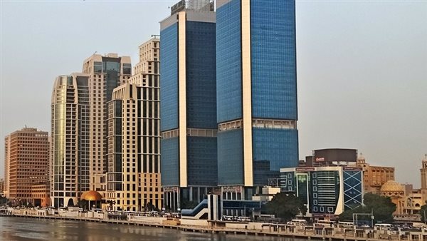 البنك الأهلي يفتتح أحدث فروعه بالقاهرة الجديدة