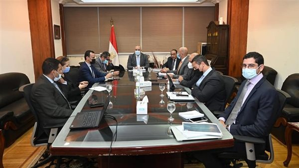 وزير الإسكان يستعرض مقترح برنامج إدارة وتشغيل منطقة الأعمال المركزية بالعاصمة الإدارية