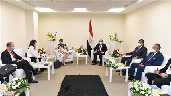 وزير الدولة للإنتاج الحربي يبحث مع 