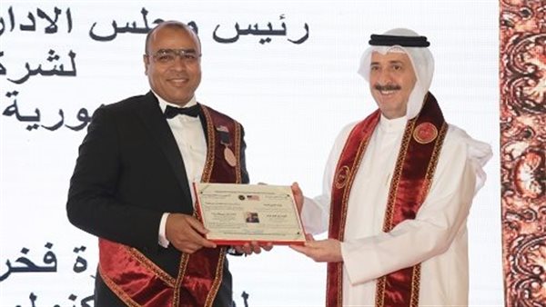 أحمد مكي يفوز بجائزة 