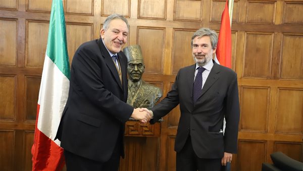 غرفة الإسكندرية تستقبل سفير إيطاليا لبحث سبل التعاون بين الجانبين