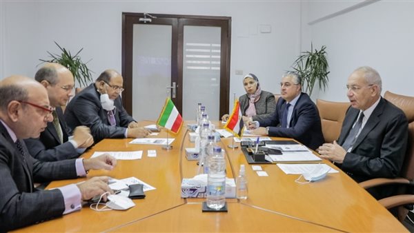  رئيس اقتصادية قناة السويس يتجه للمجر لعرض فرص استثمار المنطقة 