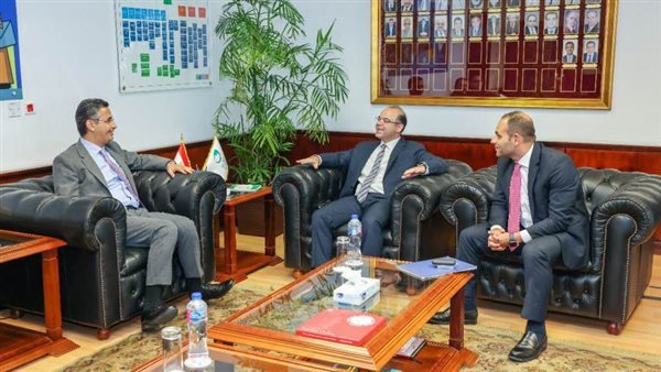 شريف فاروق يبحث مع رئيس البورصة فرص التعاون المشترك 