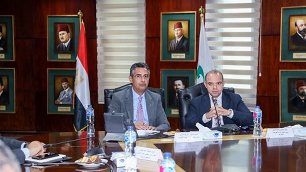 رئيس البريد يبحث مع رئيس البورصة فرص التعاون المشترك