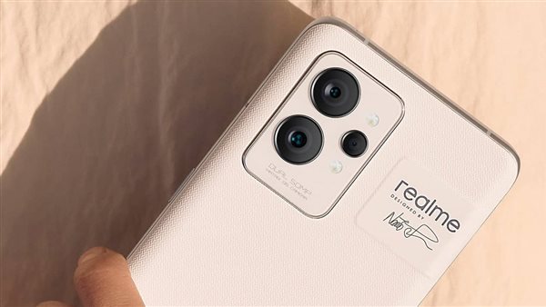 realme تُطلق هاتفها الرائد GT 2 Series بتصميم مبتكر صديق للبيئة 