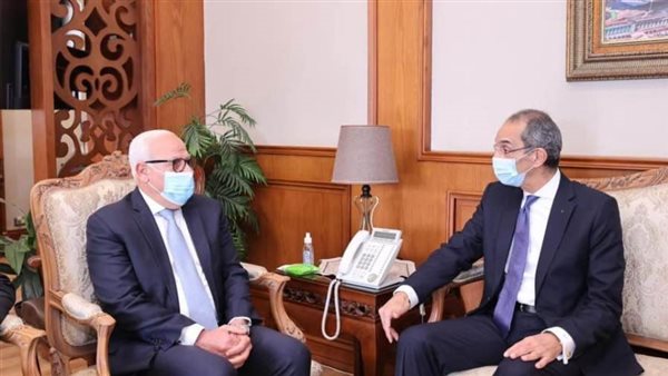 طلعت يفتتح عددًا من مشروعات الاتصالات وتكنولوجيا المعلومات والبريد ببورسعيد