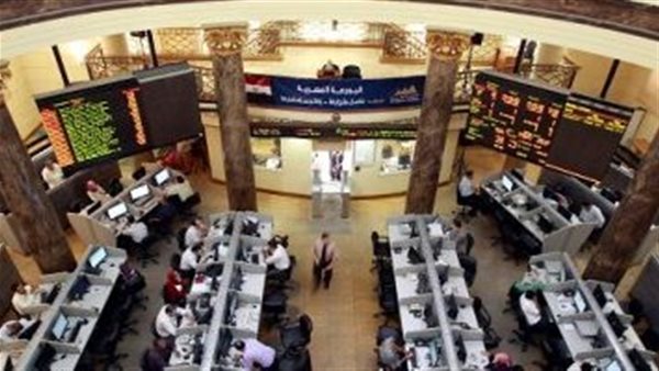 تباين أداء مؤشرات البورصة بمستهل التداولات وسط ضغوط بيعية أجنبية