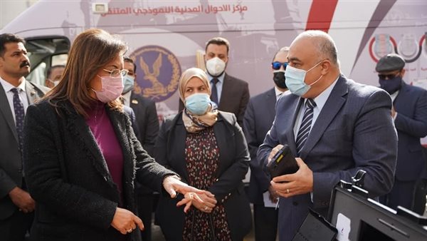 وزارة التخطيط والتنمية الاقتصادية تسلم دفعة جديدة من مراكز الخدمات المتنقلة 
