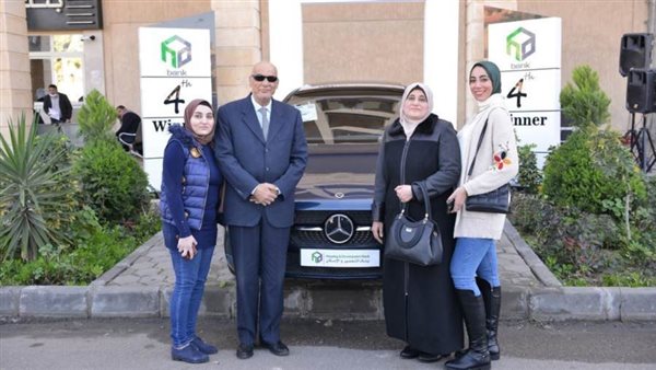 بنك التعمير والإسكان يسلم سيارة مرسيدس للفائز الرابع بحملته الترويجية 