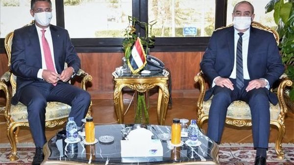 وزير الطيران المدني يبحث أوجه التعاون مع رئيس الهيئة القومية للبريد 