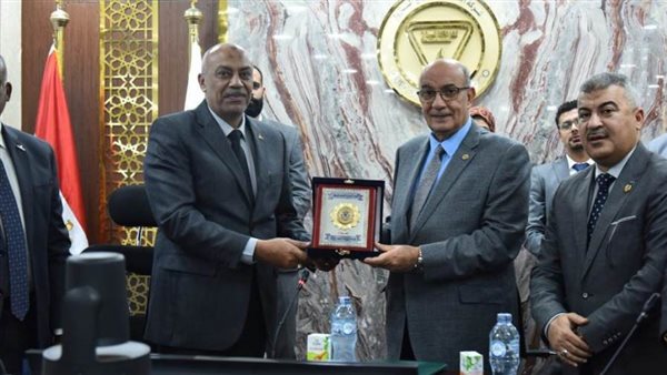 بنك ناصر يوقع بروتوكولي تعاون مع النصر للبترول والسويس لتصنيع البترول