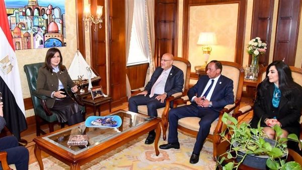 مكرم: مشاركة البنوك في معرض الترويج للاستثمار العقاري بتورنتو يسهل عمليات التحويلات