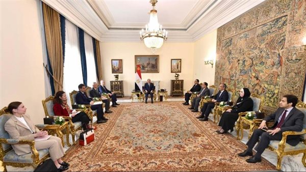 السيسي يبحث مع وزير الاقتصاد والمالية الفرنسي الاستثمار بالمشروعات القومية المختلفة في مصر